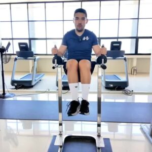 Abdominales elevación de pierna en máquina